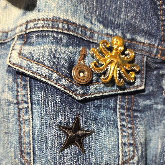 Upcycled Skull And Stars Denim Jean Jacket With Brooches - Picture 10 of 11